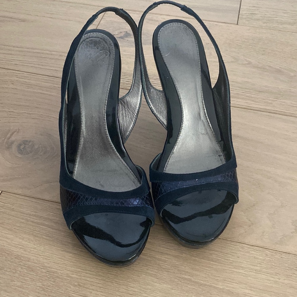 Navy blue gray pumps